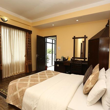 Hotel Peninsula Pokhara Dış mekan fotoğraf
