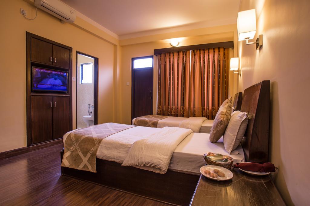 Hotel Peninsula Pokhara Dış mekan fotoğraf