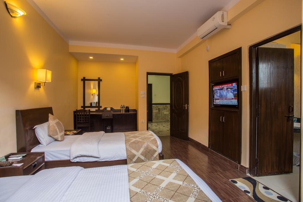 Hotel Peninsula Pokhara Dış mekan fotoğraf