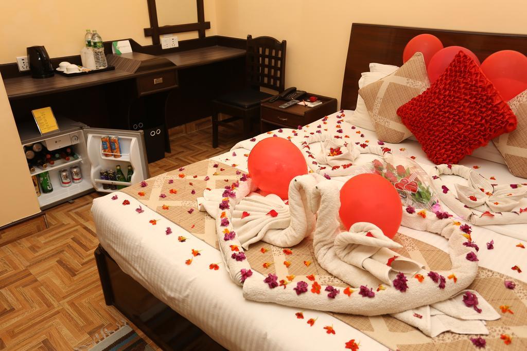 Hotel Peninsula Pokhara Dış mekan fotoğraf