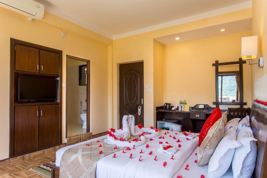 Hotel Peninsula Pokhara Dış mekan fotoğraf