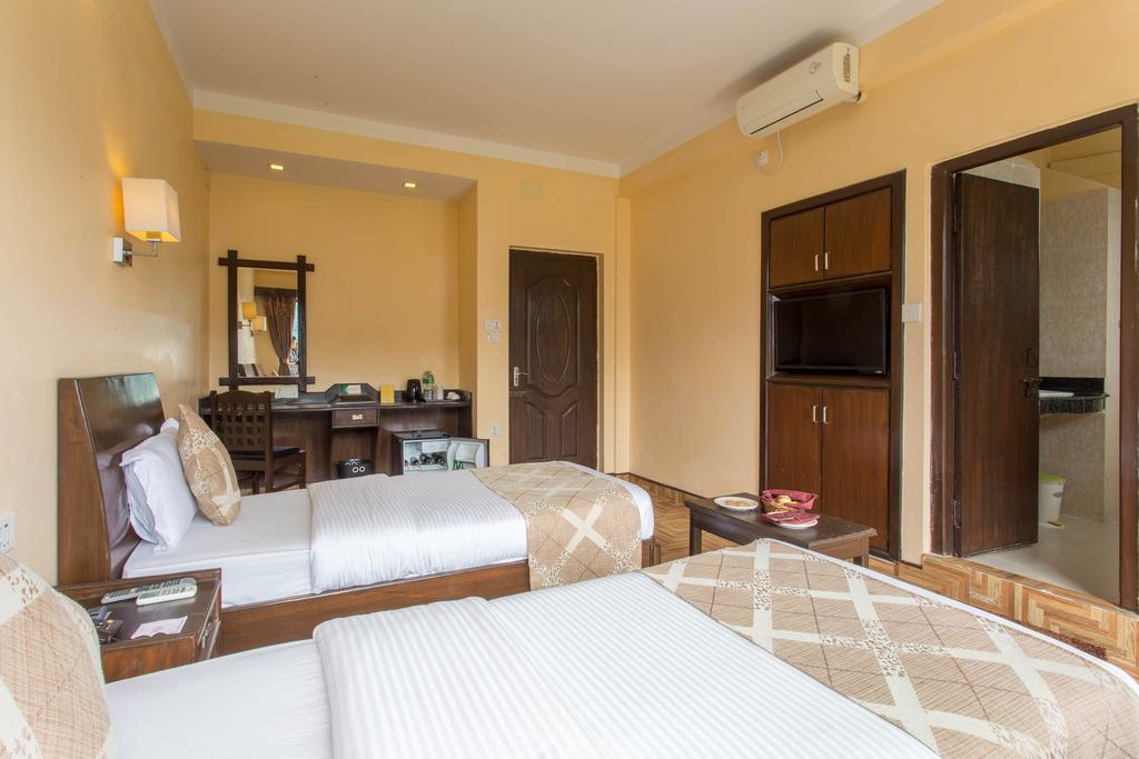 Hotel Peninsula Pokhara Dış mekan fotoğraf