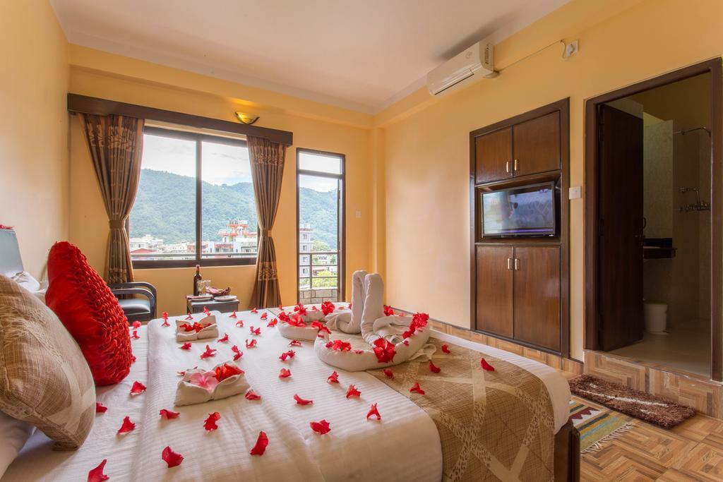 Hotel Peninsula Pokhara Dış mekan fotoğraf