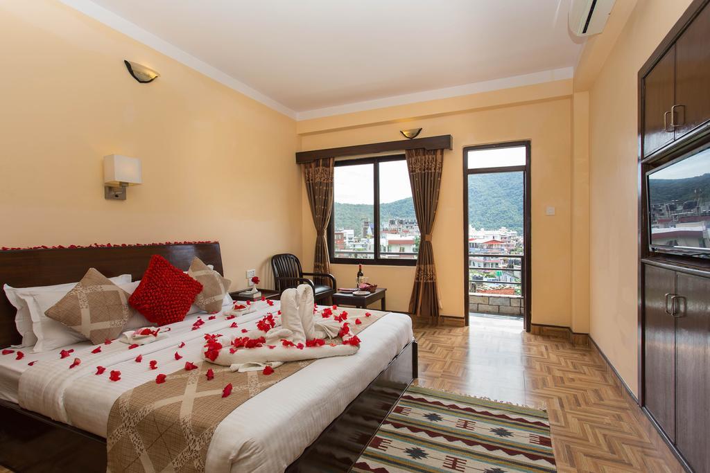 Hotel Peninsula Pokhara Dış mekan fotoğraf