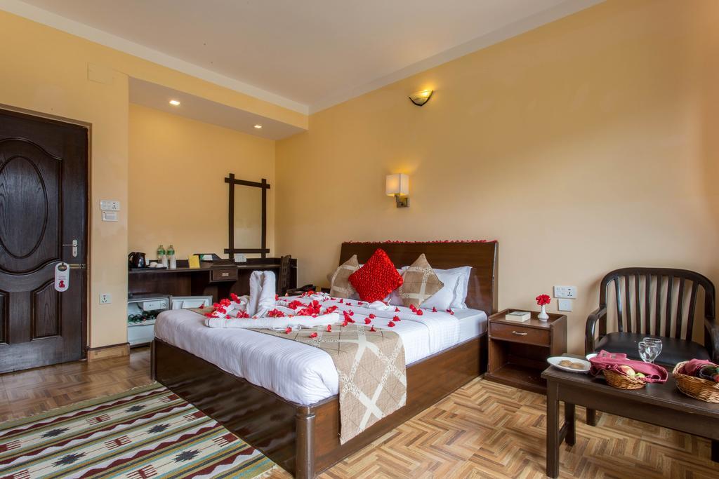 Hotel Peninsula Pokhara Dış mekan fotoğraf
