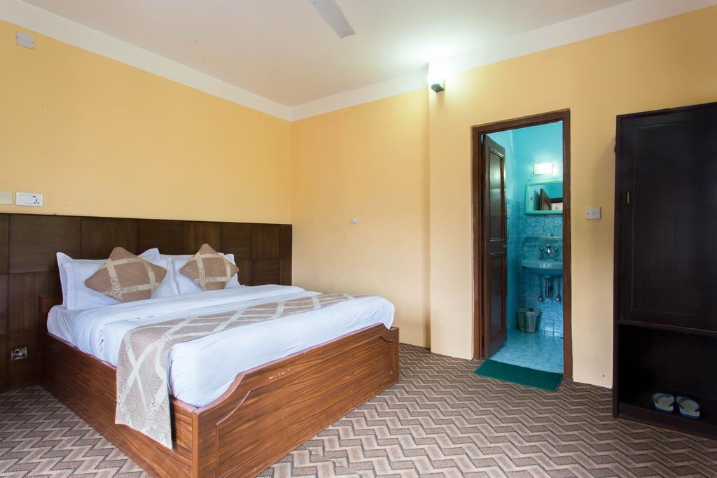 Hotel Peninsula Pokhara Dış mekan fotoğraf