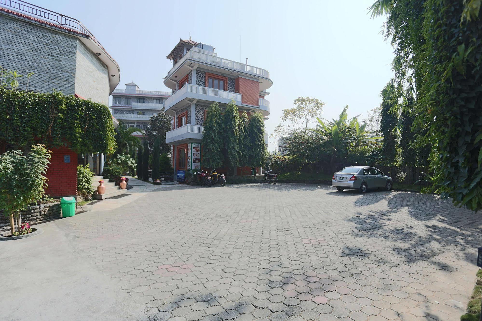 Hotel Peninsula Pokhara Dış mekan fotoğraf