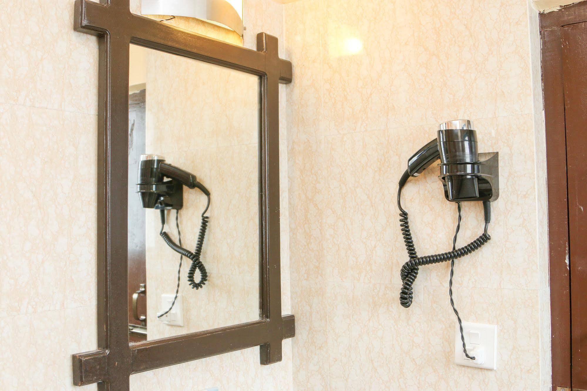 Hotel Peninsula Pokhara Dış mekan fotoğraf