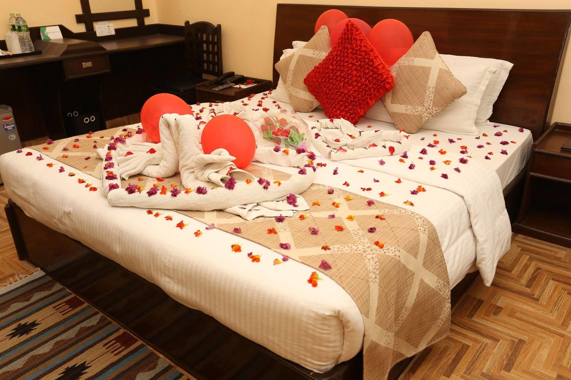 Hotel Peninsula Pokhara Dış mekan fotoğraf