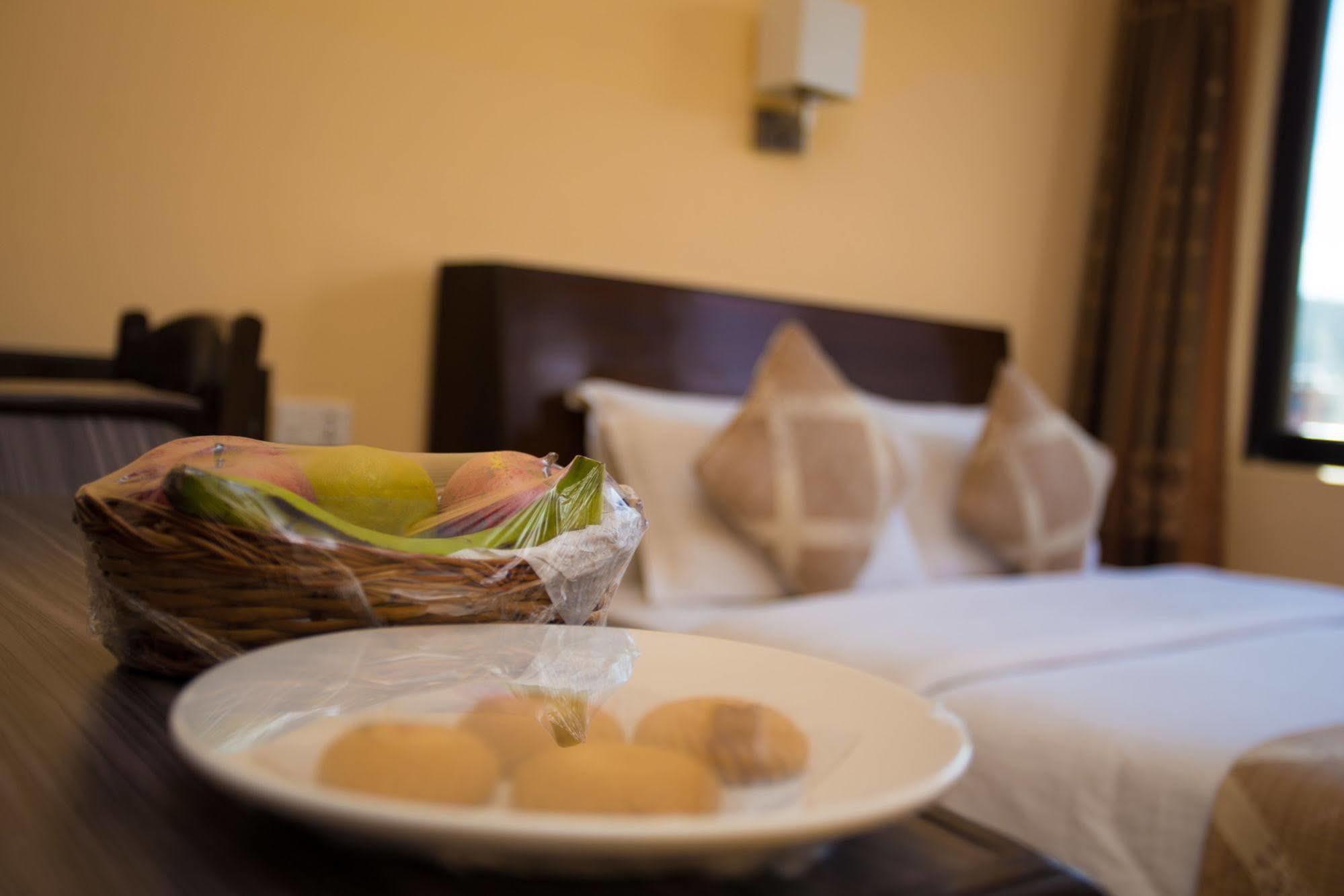 Hotel Peninsula Pokhara Dış mekan fotoğraf