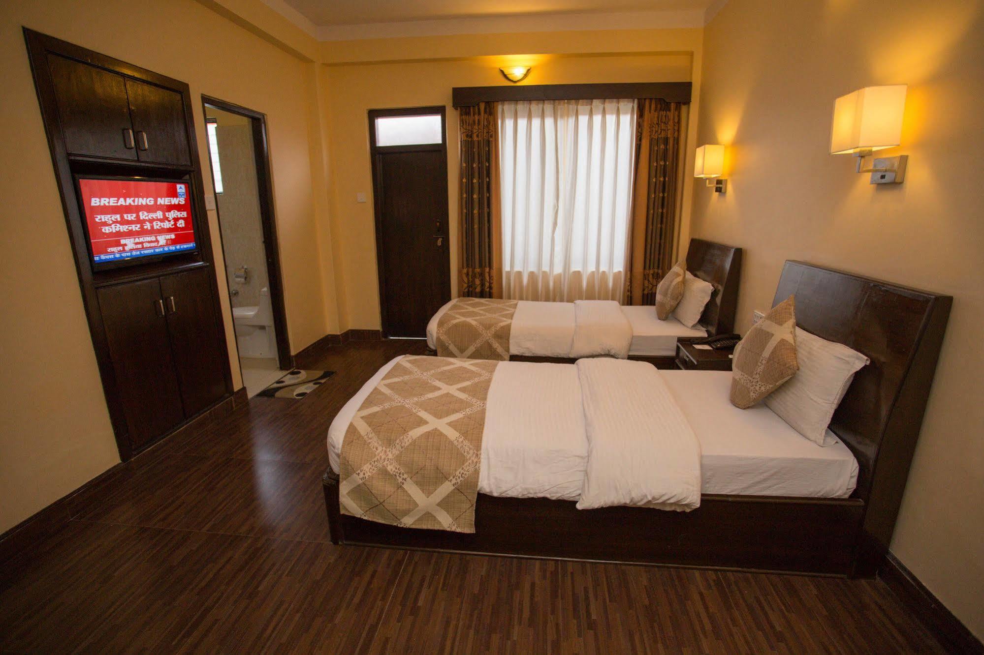Hotel Peninsula Pokhara Dış mekan fotoğraf